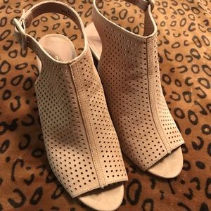 Madden Girl Peep Toe pumps